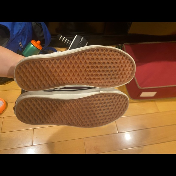 Vans - Picture 3 of 4